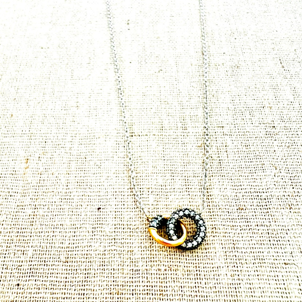 Stella & Dot Interlock Pendant